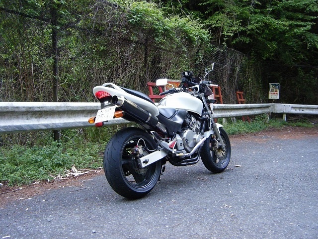 宮ヶ瀬の白いホーネット250 ツーリングクラブ バイククラブ バイク仲間 バイクヤード